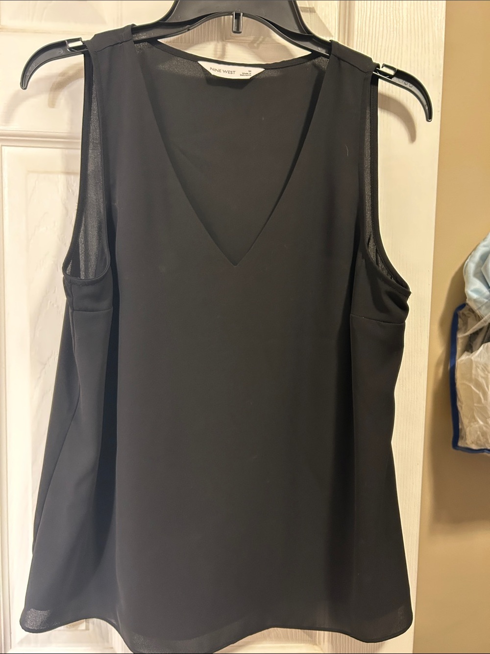 Nine West Black V-Neck Sleeveless Camisole